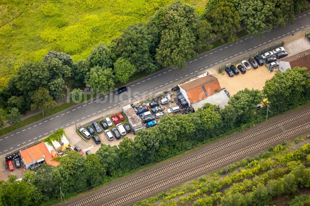 Essen aus der Vogelperspektive: Parkplatz und Abstellfläche für Automobile in Essen im Bundesland Nordrhein-Westfalen - NRW, Deutschland