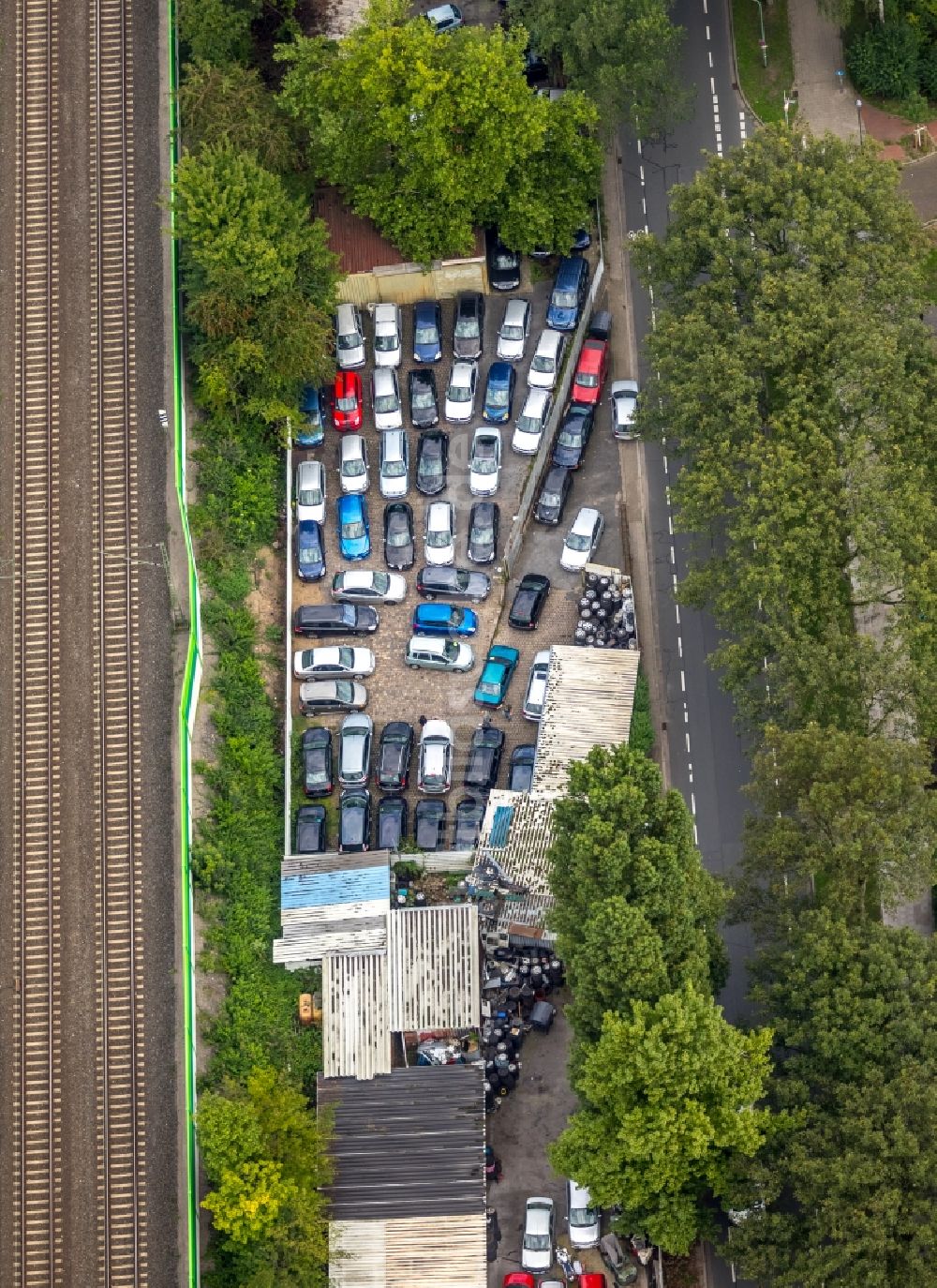 Essen aus der Vogelperspektive: Parkplatz und Abstellfläche für Automobile in Essen im Bundesland Nordrhein-Westfalen - NRW, Deutschland