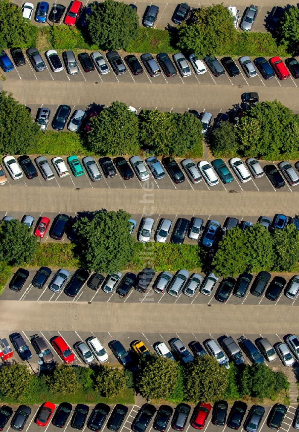 Luftbild Witten - Parkplatz und Abstellfläche für Automobile am Freizeitbad Heveney an der Seestraße in Witten im Bundesland Nordrhein-Westfalen