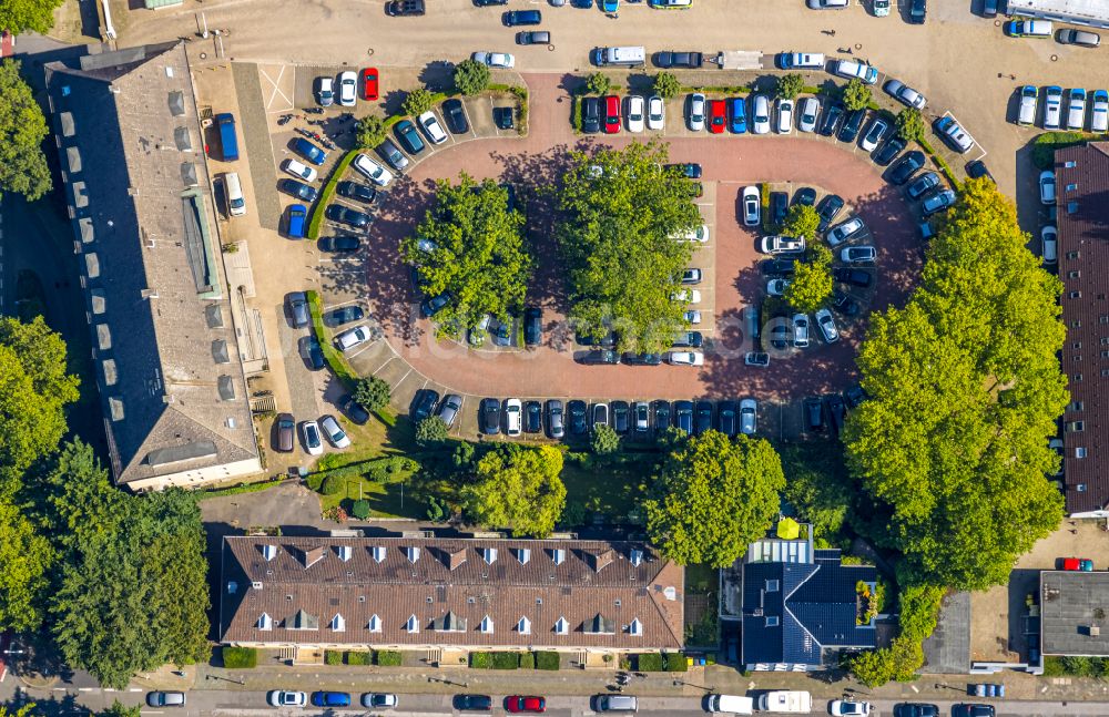 Luftaufnahme Gelsenkirchen - Parkplatz und Abstellfläche für Automobile in Gelsenkirchen im Bundesland Nordrhein-Westfalen, Deutschland