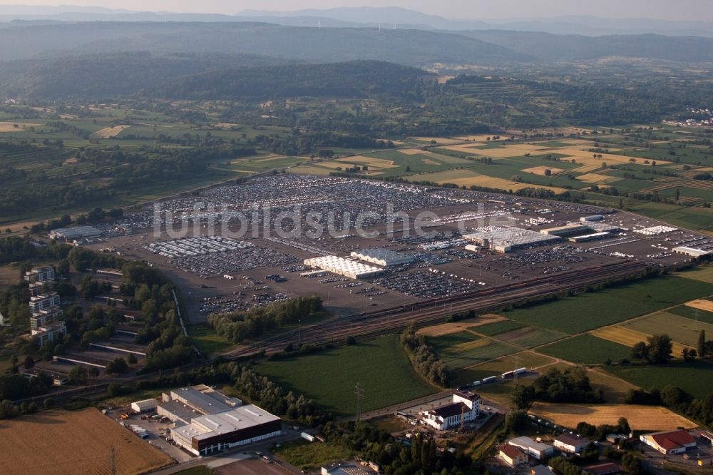 Kippenheim aus der Vogelperspektive: Parkplatz und Abstellfläche für Automobile in Kippenheim im Bundesland Baden-Württemberg