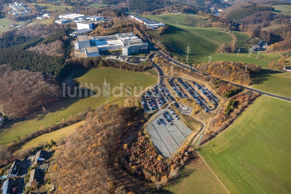 Luftbild Lüdenscheid - Parkplatz und Abstellfläche für Automobile in Lüdenscheid im Bundesland Nordrhein-Westfalen, Deutschland