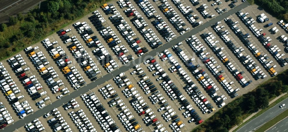 Luftbild Lehrte - Parkplatz und Abstellfläche für Automobile in Lehrte im Bundesland Niedersachsen