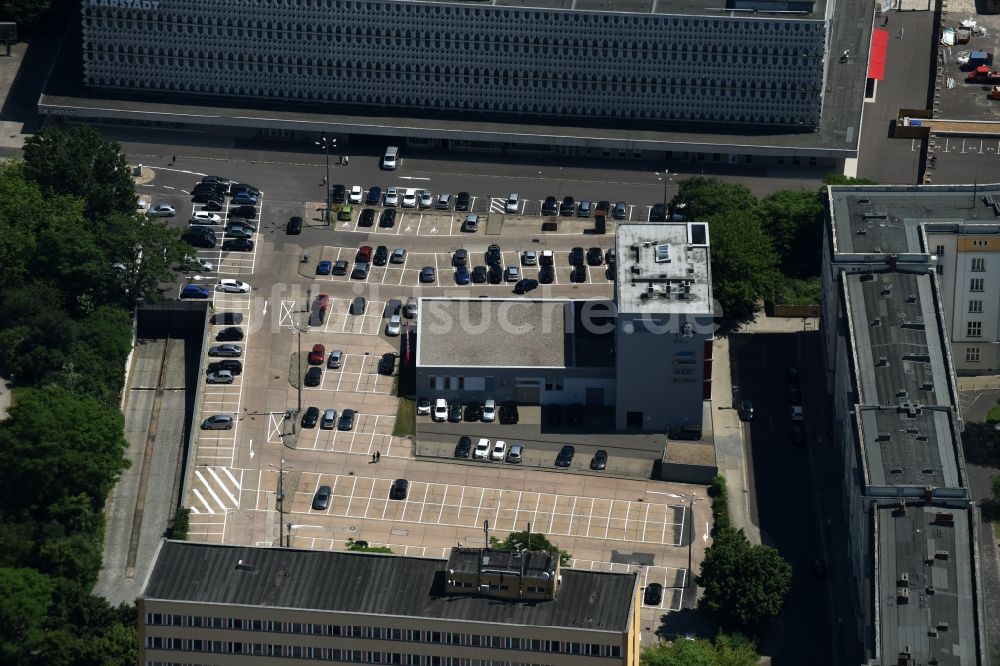 Luftaufnahme Magdeburg - Parkplatz und Abstellfläche für Automobile in Magdeburg im Bundesland Sachsen-Anhalt