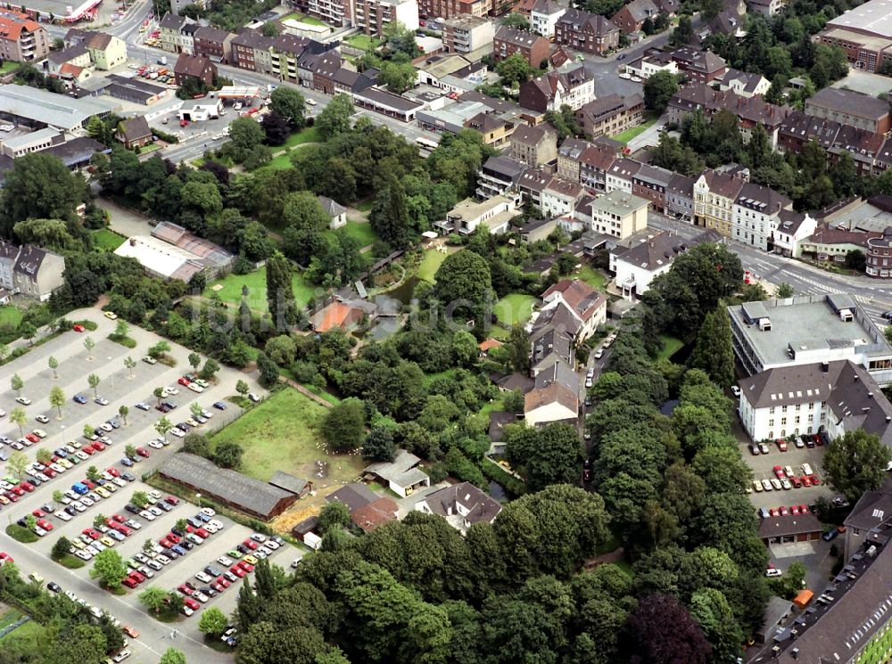 Luftaufnahme Moers - Parkplatz und Abstellfläche für Automobile Moerser Benden in Moers im Bundesland Nordrhein-Westfalen