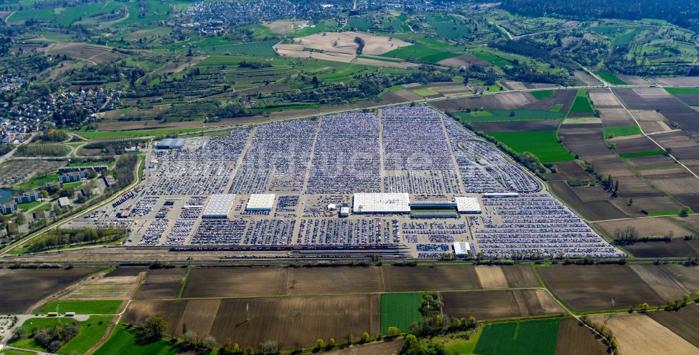 Kippenheim aus der Vogelperspektive: Parkplatz und Abstellfläche für Automobile der Mosolf Logistic in Kippenheim im Bundesland Baden-Württemberg, Deutschland