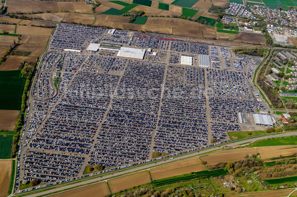 Luftaufnahme Kippenheim - Parkplatz und Abstellfläche für Automobile der Mosolf Logistic in Kippenheim im Bundesland Baden-Württemberg, Deutschland