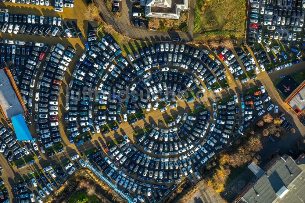 Hamm von oben - Parkplatz und Abstellfläche für Automobile im Ortsteil Bockum-Hövel in Hamm im Bundesland Nordrhein-Westfalen