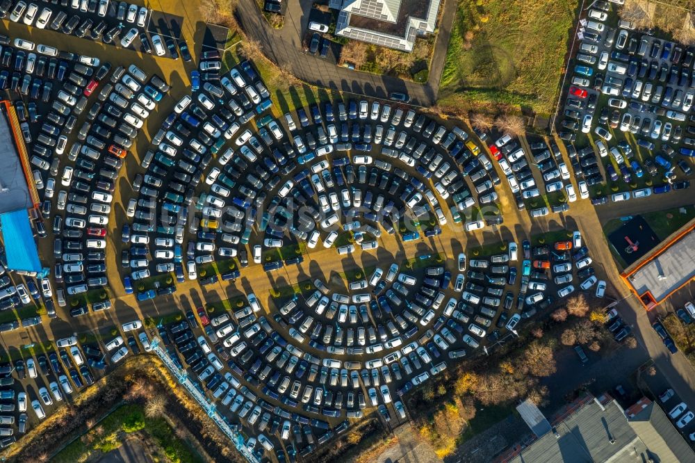 Hamm aus der Vogelperspektive: Parkplatz und Abstellfläche für Automobile im Ortsteil Bockum-Hövel in Hamm im Bundesland Nordrhein-Westfalen