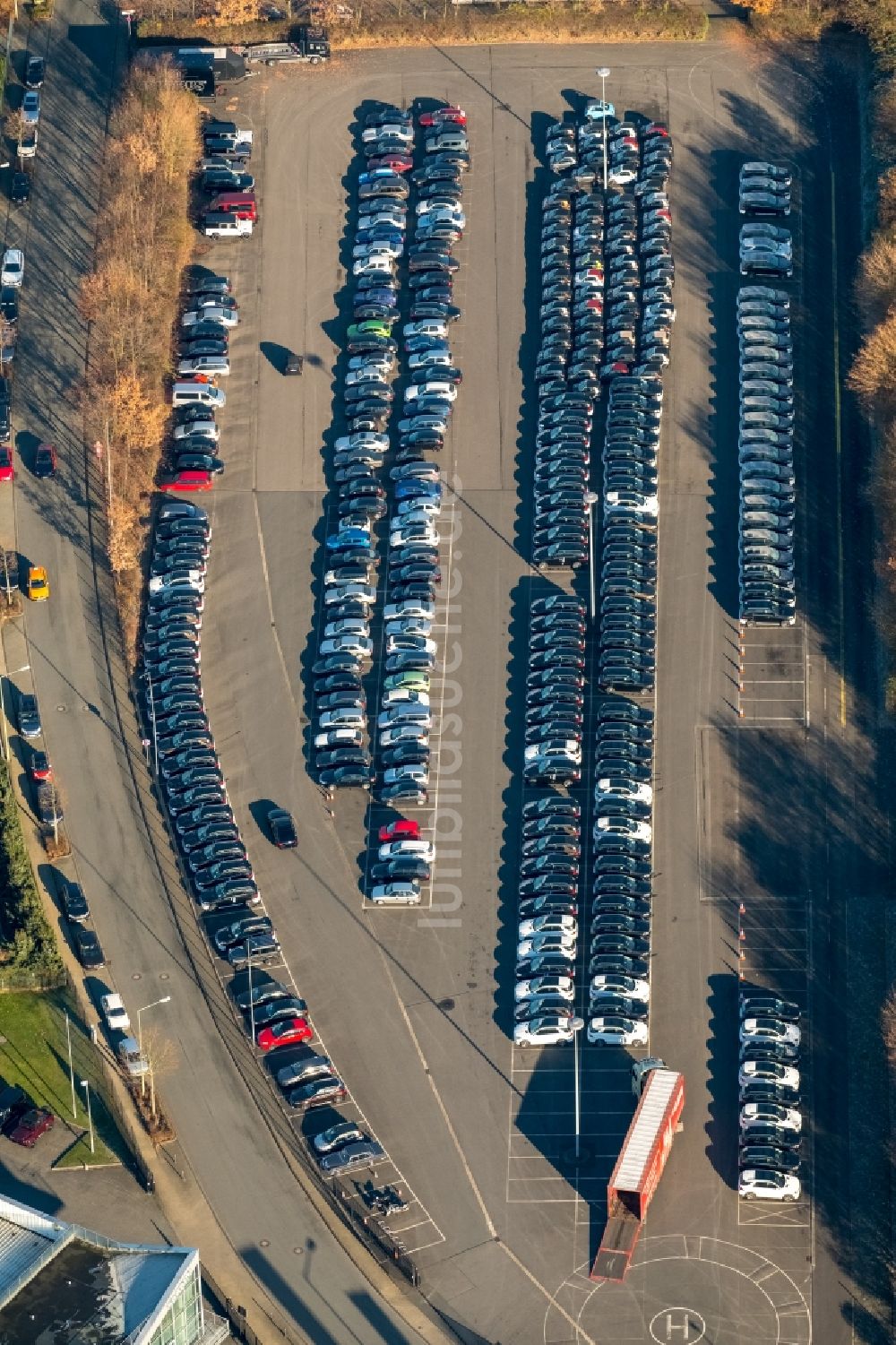 Luftbild Bottrop - Parkplatz und Abstellfläche für Automobile im Ortsteil Eigen in Bottrop im Bundesland Nordrhein-Westfalen