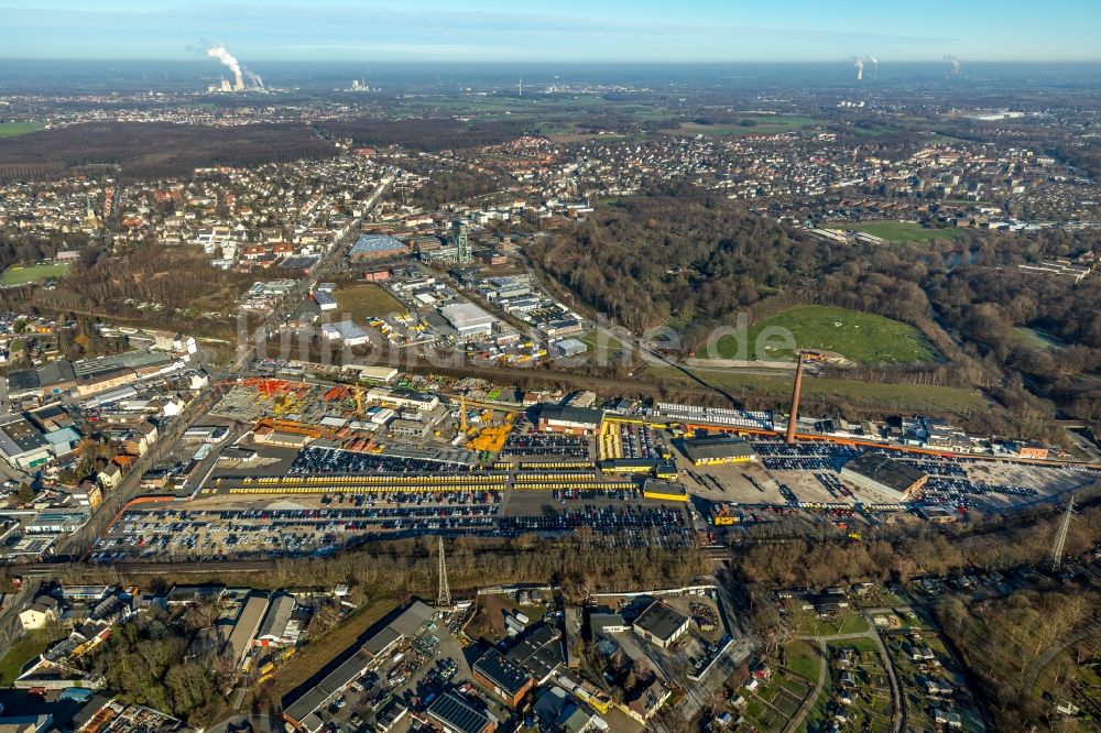 Dortmund aus der Vogelperspektive: Parkplatz und Abstellfläche für Automobile im Ortsteil Eving in Dortmund im Bundesland Nordrhein-Westfalen, Deutschland