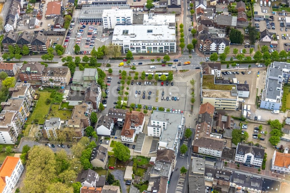 Luftaufnahme Gladbeck - Parkplatz und Abstellfläche für Automobile im Ortsteil Gelsenkirchen-Nord in Gladbeck im Bundesland Nordrhein-Westfalen, Deutschland