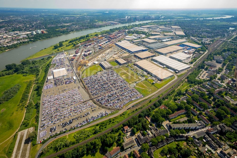 Luftbild Duisburg - Parkplatz und Abstellfläche für Automobile im Ortsteil Rheinhausen in Duisburg im Bundesland Nordrhein-Westfalen, Deutschland