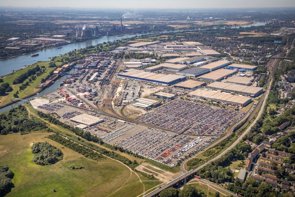 Luftaufnahme Duisburg - Parkplatz und Abstellfläche für Automobile im Ortsteil Rheinhausen in Duisburg im Bundesland Nordrhein-Westfalen, Deutschland