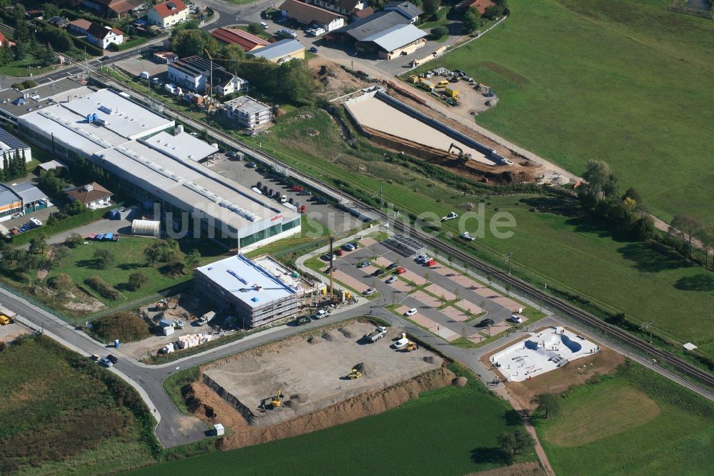 Luftaufnahme Schopfheim - Parkplatz und Abstellfläche für Automobile - park and ride - des ÖPNV in Schopfheim im Bundesland Baden-Württemberg, Deutschland