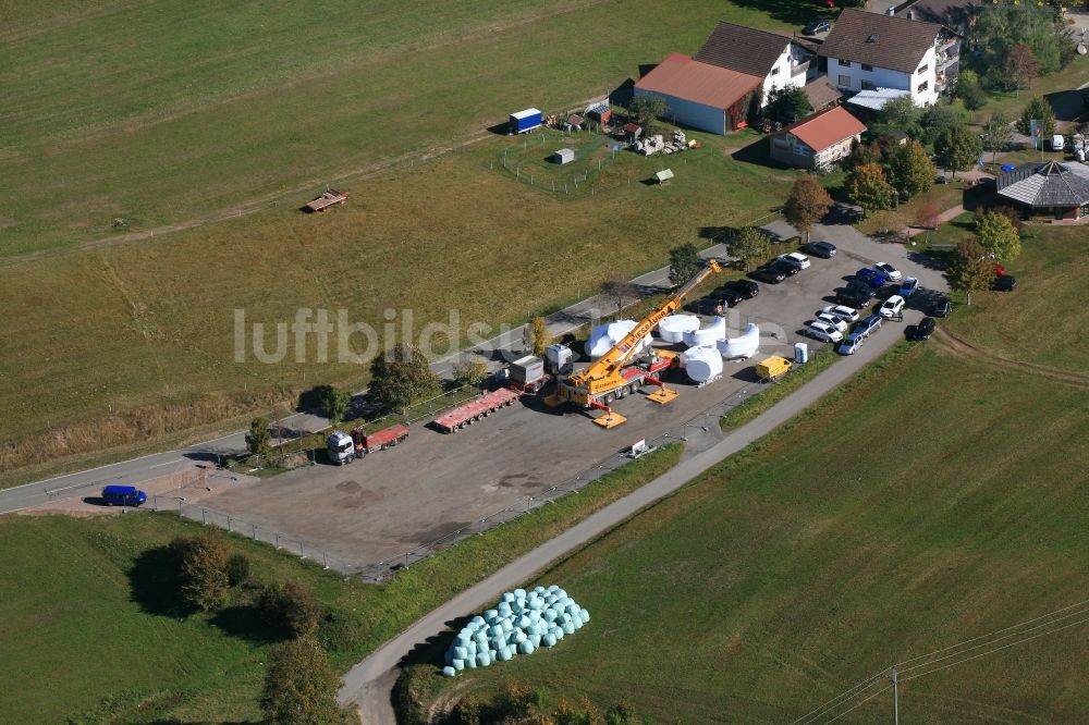 Schopfheim aus der Vogelperspektive: Parkplatz und Abstellfläche für Automobile in Schopfheim - Gersbach im Bundesland Baden-Württemberg