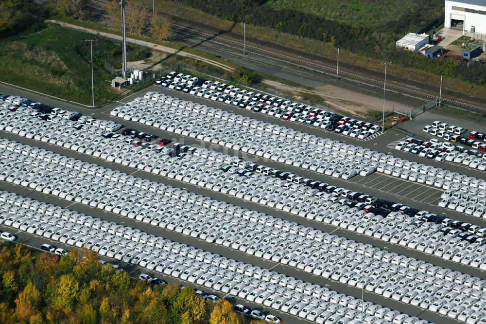 Luftbild Sülzetal - Parkplatz und Abstellfläche für Automobile in Sülzetal im Bundesland Sachsen-Anhalt, Deutschland