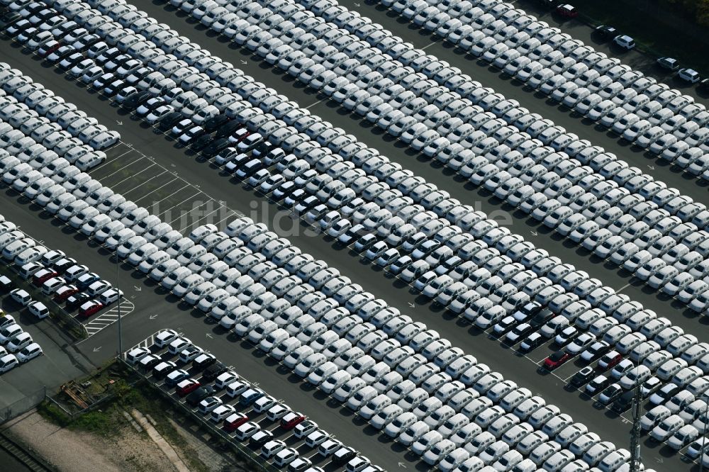 Luftbild Sülzetal - Parkplatz und Abstellfläche für Automobile in Sülzetal im Bundesland Sachsen-Anhalt, Deutschland