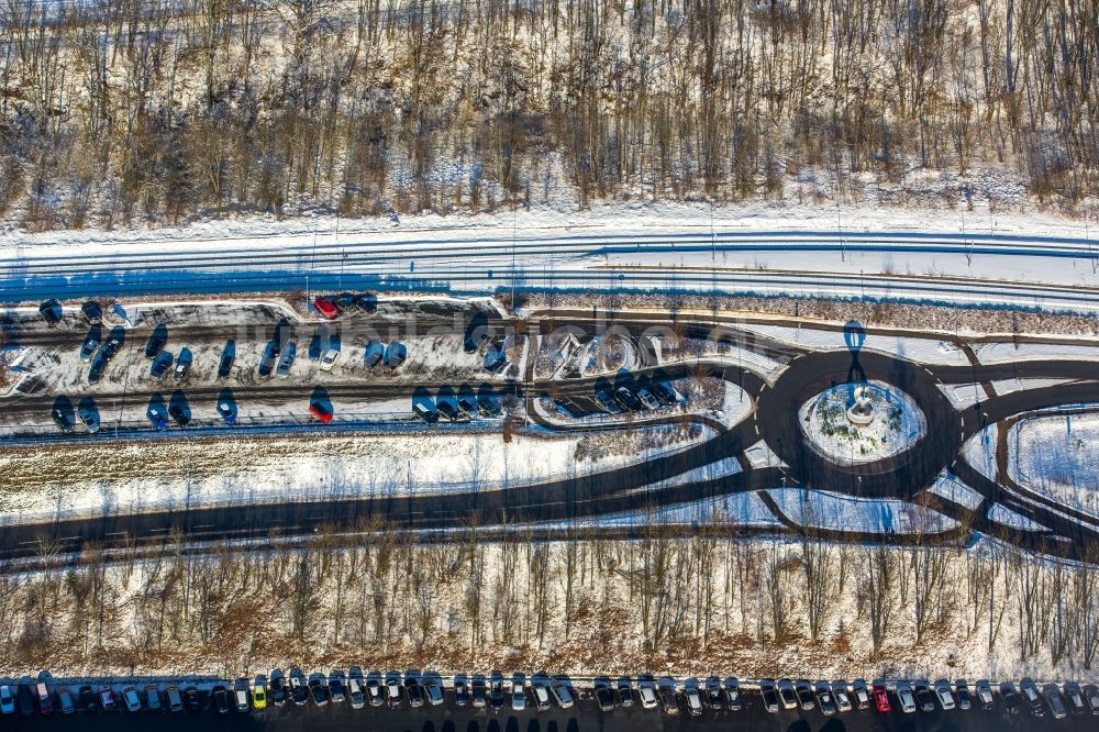 Luftaufnahme Olsberg - Parkplatz und Abstellfläche für Automobile am Stadion in Olsberg im Bundesland Nordrhein-Westfalen