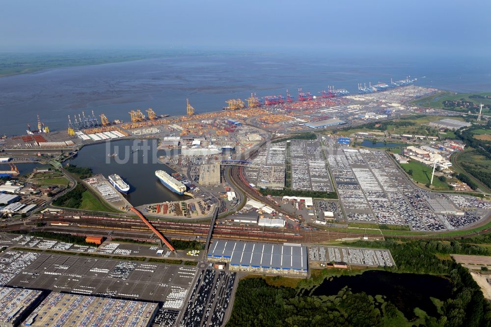 Bremerhaven von oben - Parkplatz und Abstellfläche für Automobile im Stadtbremischen Überseehafen in Bremerhaven im Bundesland Bremen