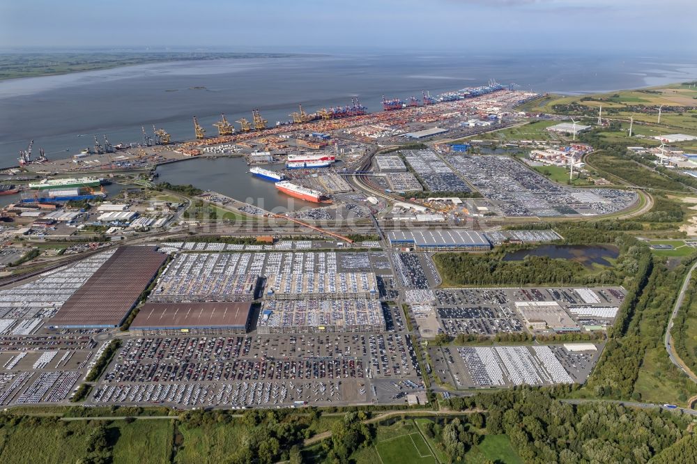 Bremerhaven von oben - Parkplatz und Abstellfläche für Automobile im Stadtbremischen Überseehafen in Bremerhaven im Bundesland Bremen