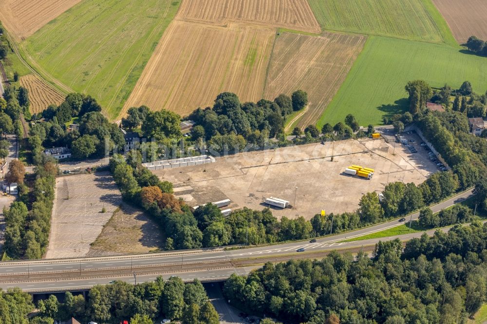 Bochum von oben - Parkplatz und Abstellfläche für Automobile an der Wittener Straße in Bochum im Bundesland Nordrhein-Westfalen, Deutschland