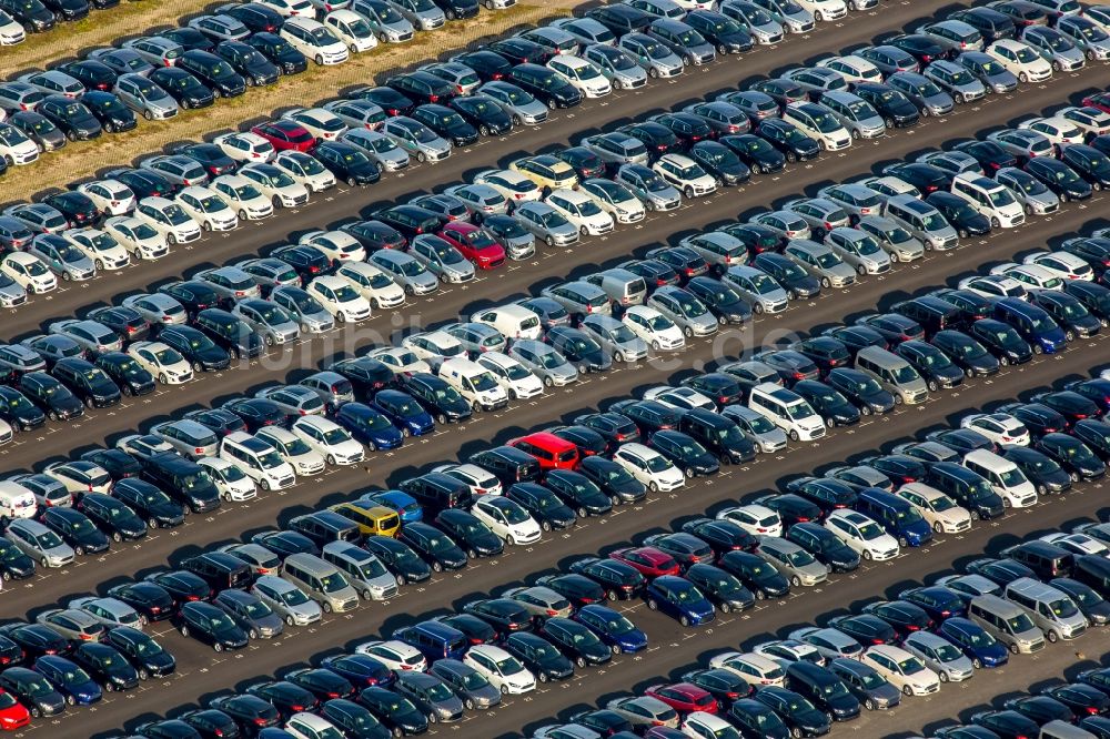 Luftaufnahme Zülpich - Parkplatz und Abstellfläche für Automobile in Zülpich im Bundesland Nordrhein-Westfalen