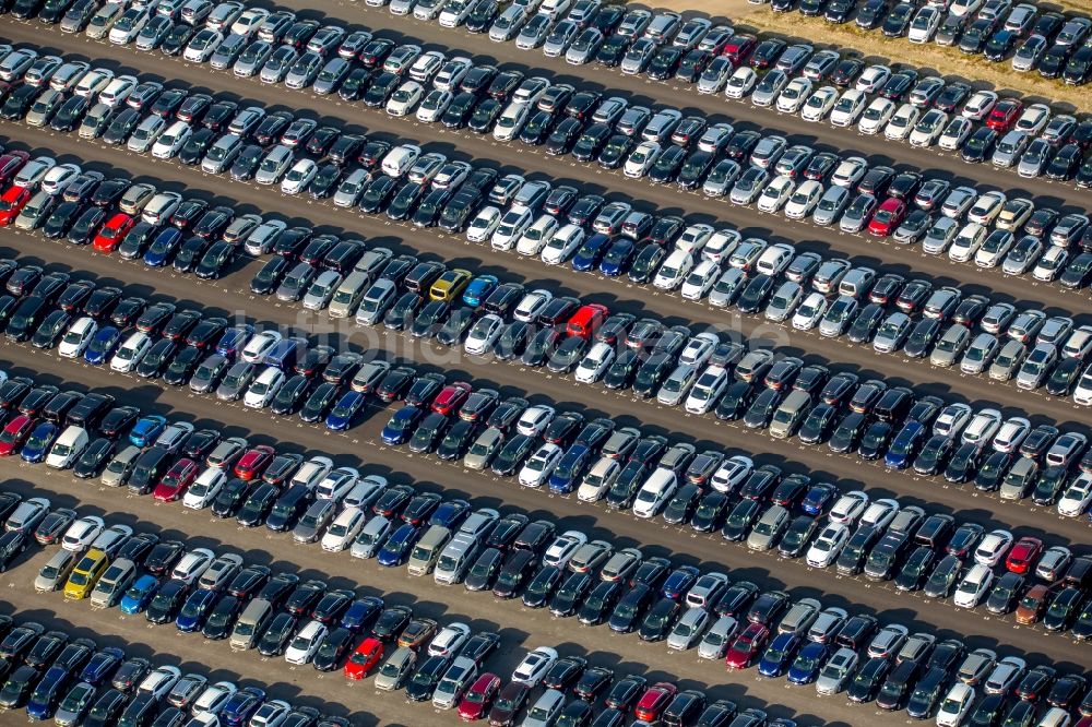 Zülpich von oben - Parkplatz und Abstellfläche für Automobile in Zülpich im Bundesland Nordrhein-Westfalen