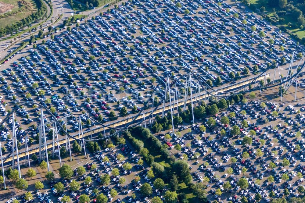 Luftbild Rust - Parkplatz und Achterbahn des Freizeitzentrum Europa-Park in Rust im Bundesland Baden-Württemberg, Deutschland