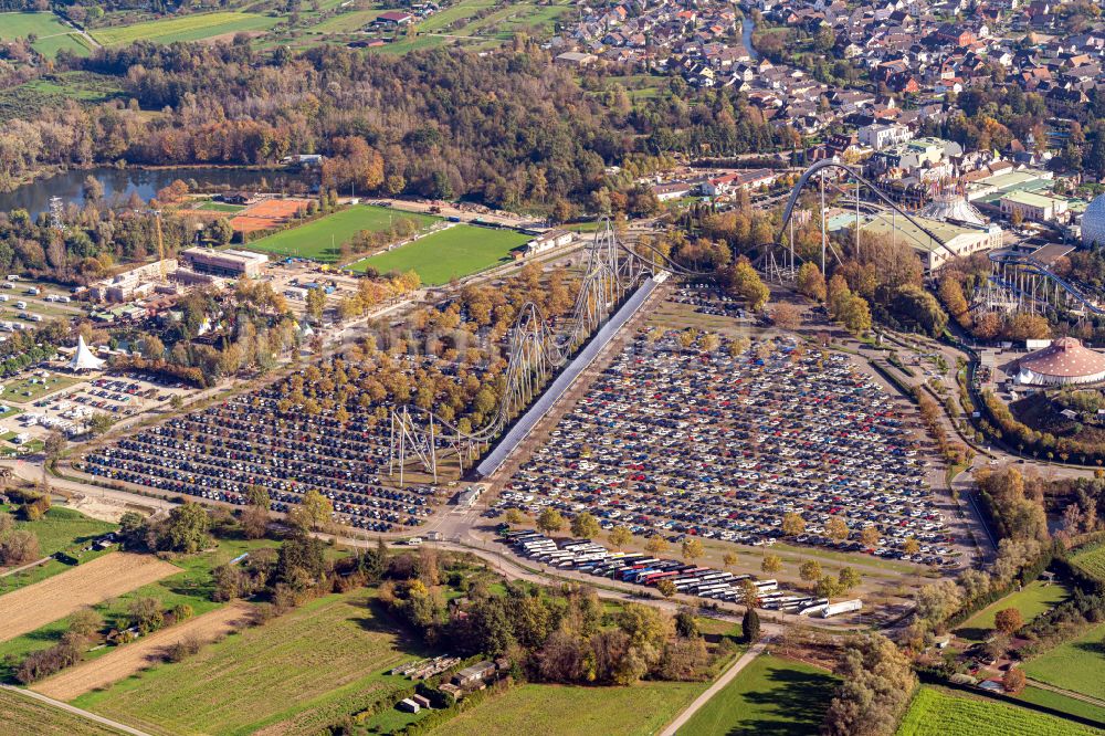 Luftbild Rust - Parkplatz und Achterbahn des Freizeitzentrum Europa-Park in Rust im Bundesland Baden-Württemberg, Deutschland