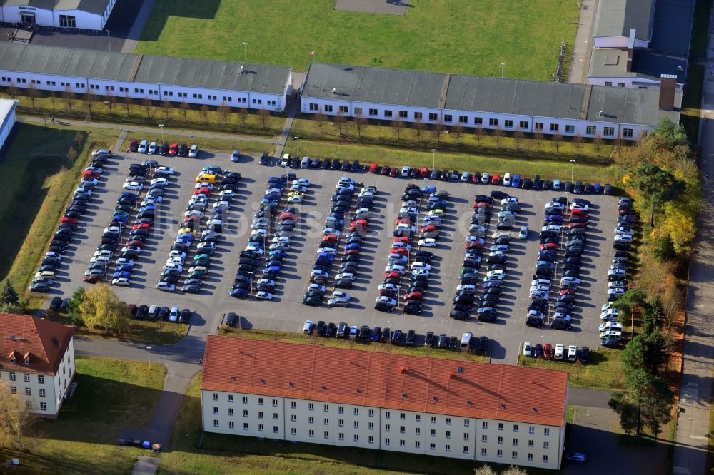 Oranienburg von oben - Parkplatz auf dem Gelände der Fachhochschule der Polizei des Landes Brandenburg ( FHPol ) in der Bernauer Straße in Oranienburg