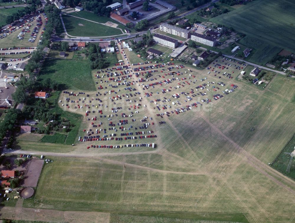 Luftbild Schönefeld - Parkplatz vor der ILA Internationale Luft- und Raumfahrtausstellung in Berlin-Schönefeld im Bundesland Brandenburg