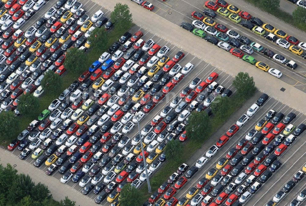 Eisenach aus der Vogelperspektive: Parkplatz am Opel Werk in Eisenach im Bundesland Thüringen