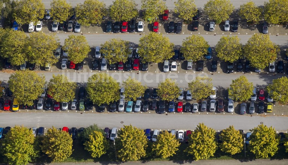 Dortmund von oben - Parkplatz in der Universitätsstraße und dem Meitnerweg der Universität Dortmund im Ruhrgebiet in Nordrhein-Westfalen