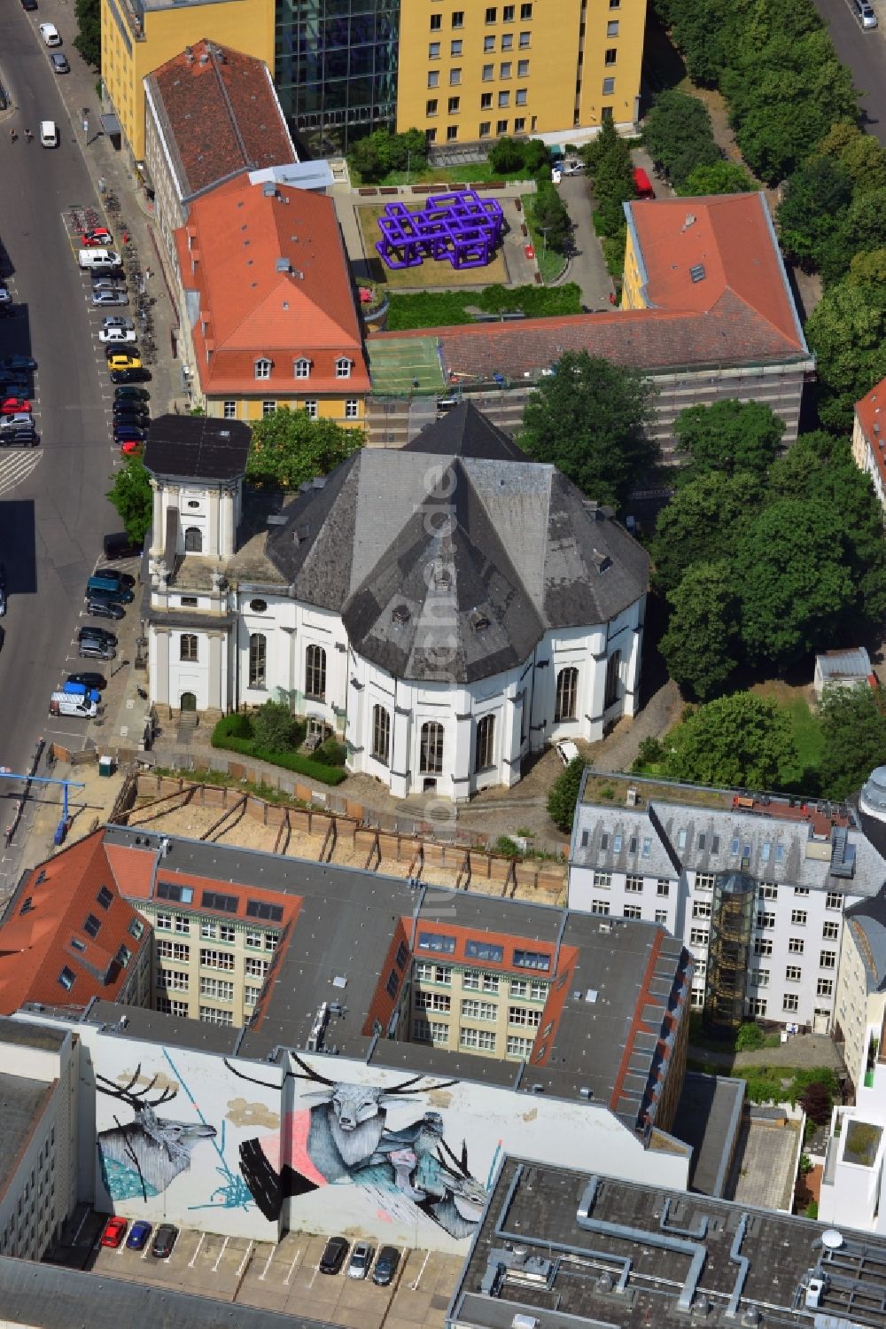 Luftaufnahme Berlin Mitte - Parochialkirche an der Klosterstraße Ecke Parochialstraße in Berlin-Mitte