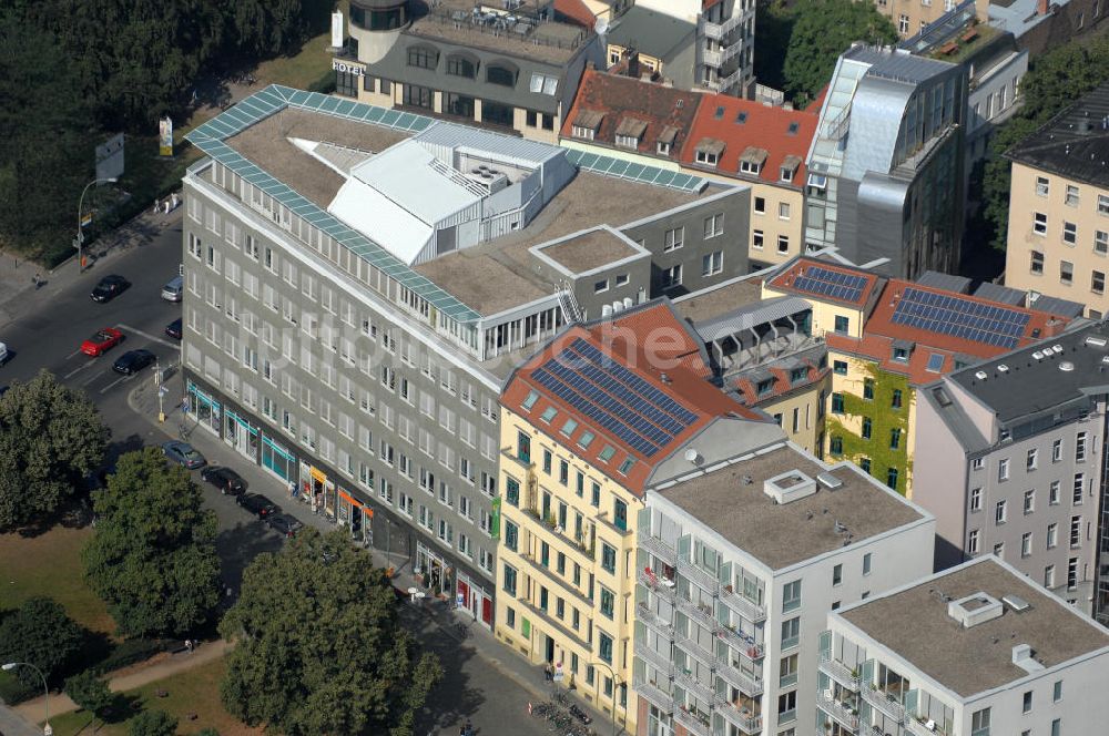 Berlin aus der Vogelperspektive: Parteizentrale / Bundesgeschäftsstelle BÜNDNIS 90 / DIE GRÜNEN am Platz vor dem Neuen Tor in Berlin-Mitte