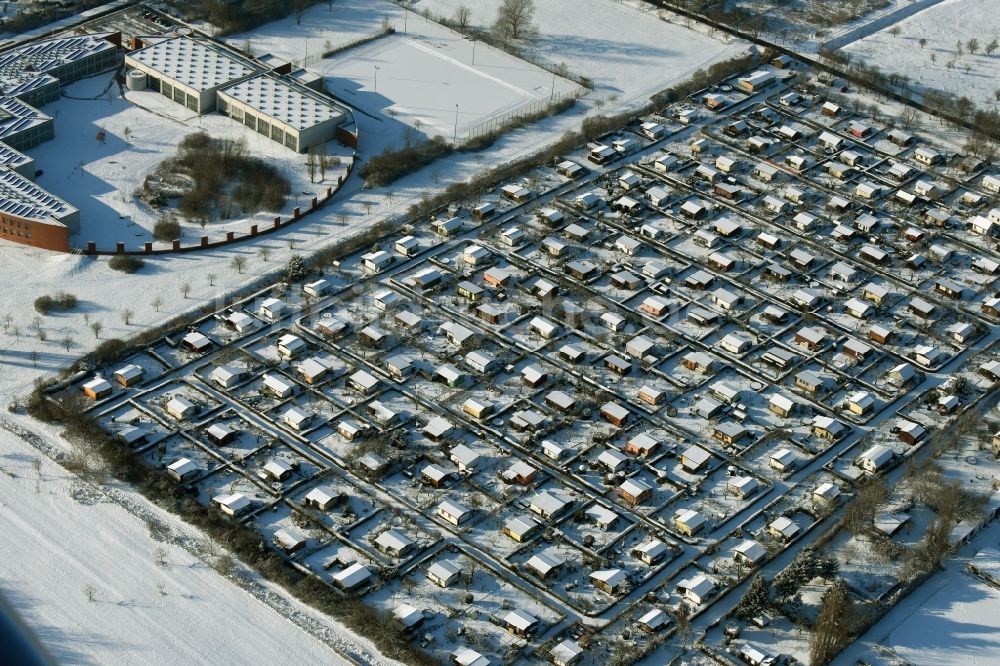 Berlin von oben - Parzellen einer Kleingartenanlage in Berlin