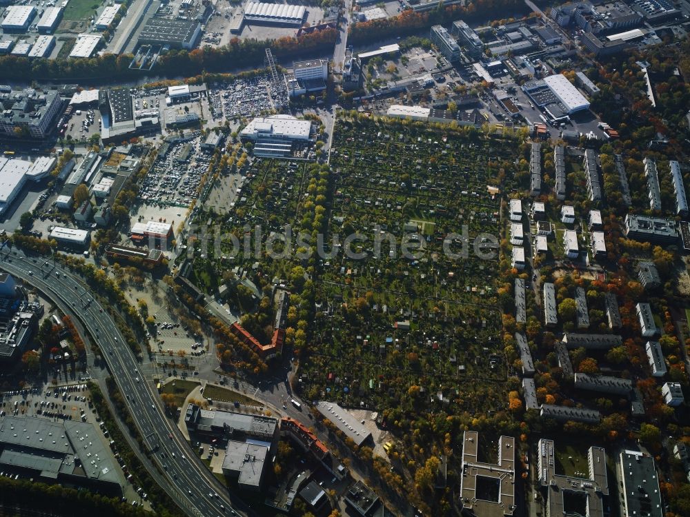 Luftaufnahme Berlin - Parzellen einer Kleingartenanlage im Bezirk Tempelhof-Schöneberg in Berlin