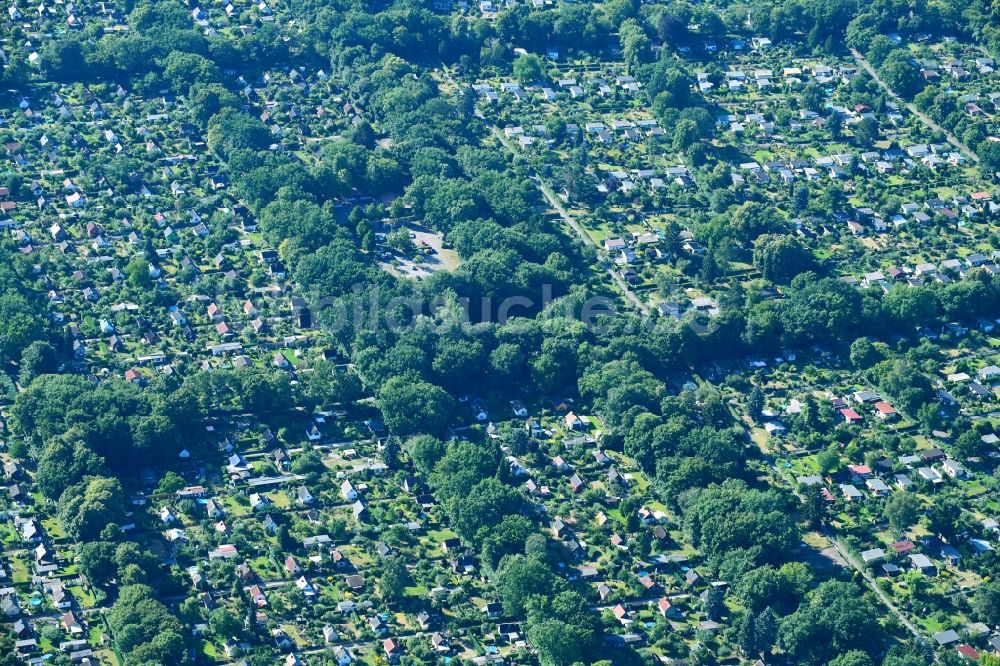 Berlin aus der Vogelperspektive: Parzellen einer Kleingartenanlage Breitunger Weg in Britz im Ortsteil Neukölln in Berlin, Deutschland