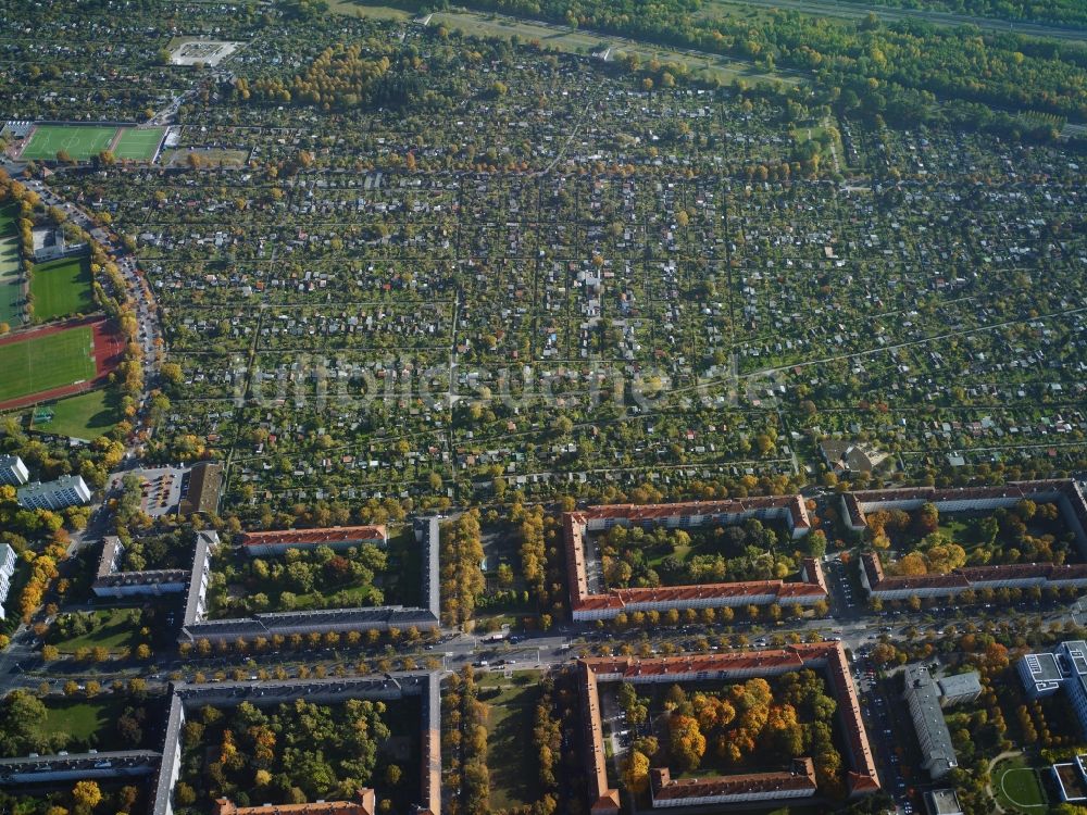 Berlin von oben - Parzellen einer Kleingartenanlage Konlonie Sonnebad - Kolonie Samoa nahe dem Grazer Damm in Berlin