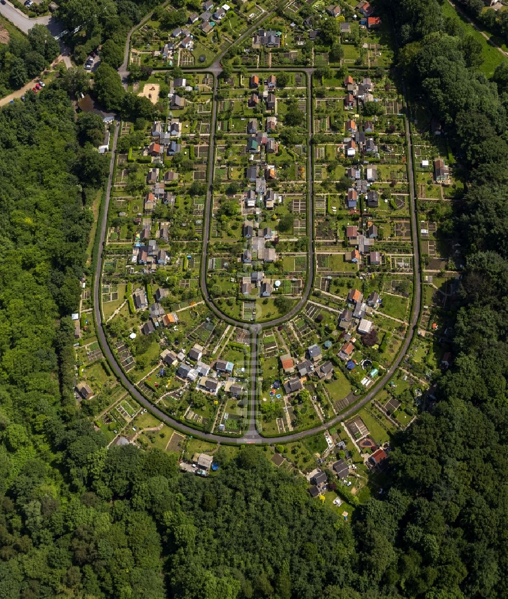 Bochum aus der Vogelperspektive: Parzellen der Kleingartenanlage - Schrebergarten am Rottmansteich im Stadtteil Harpen von Bochum in Nordrhein-Westfalen