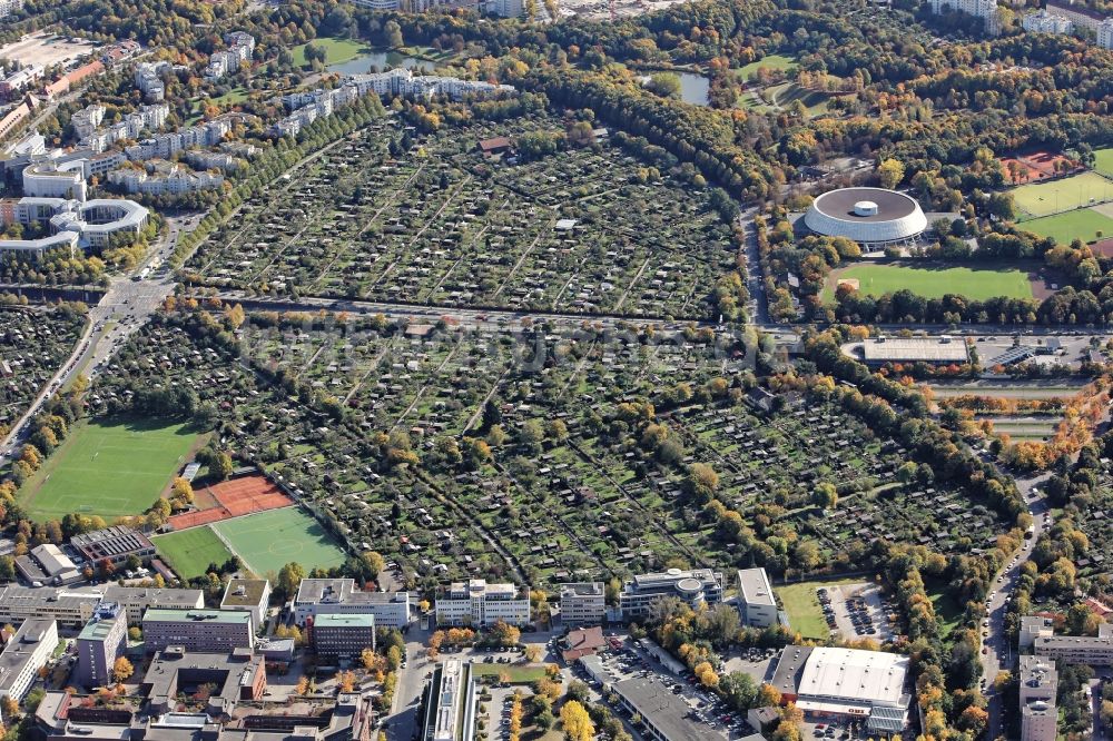 Luftaufnahme München - Parzellen der Kleingartenanlage an der Siegenburger Straße in München im Bundesland Bayern