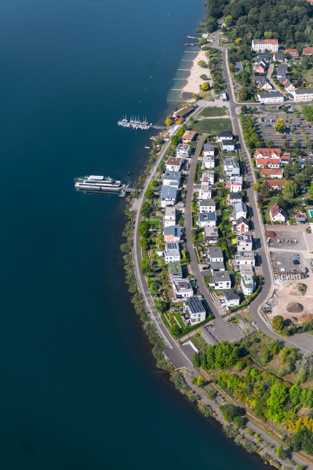 Luftbild Markkleeberg - Passagier- und Fahrgastschiff an der Anlegestelle Seepromenade am Markleeberger See in Markkleeberg im Bundesland Sachsen, Deutschland