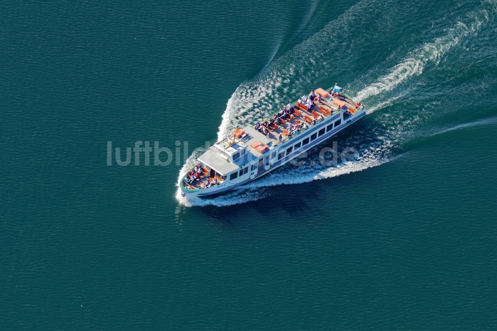 Luftbild Chiemsee - Passagier- und Fahrgastschiff MS Berta nahe auf dem Chiemsee im Bundesland Bayern