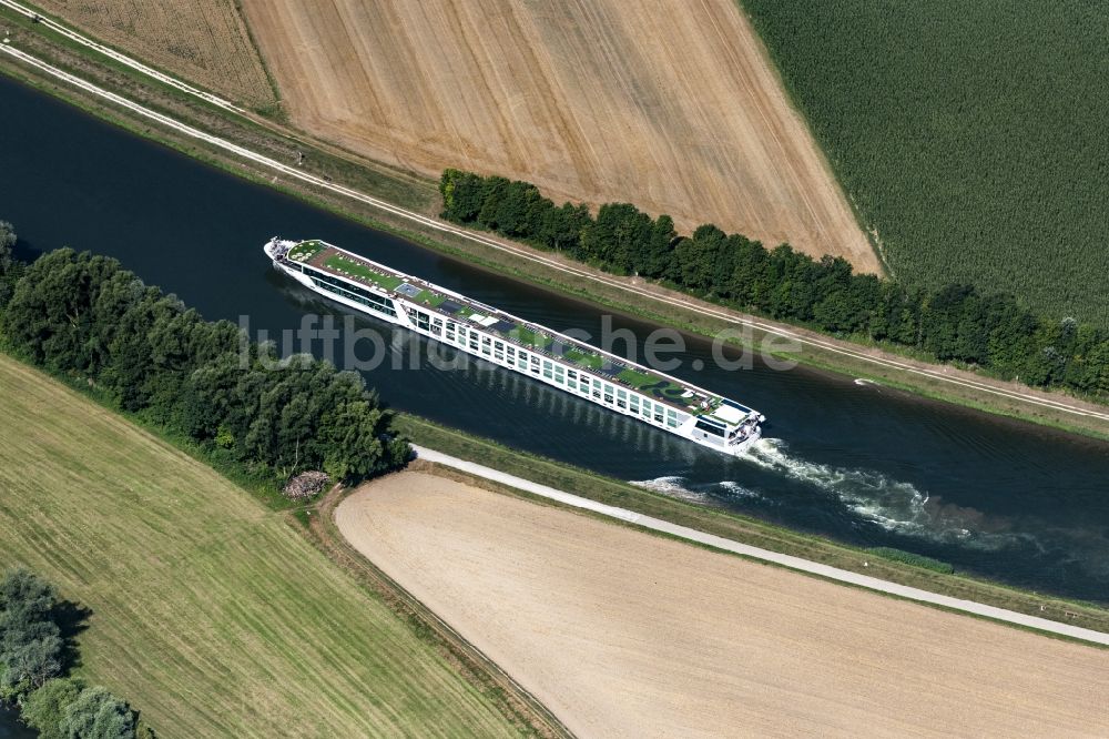 Luftbild Bad Abbach - Passagier- und Fahrgastschiff auf der Donau in Bad Abbach im Bundesland Bayern, Deutschland