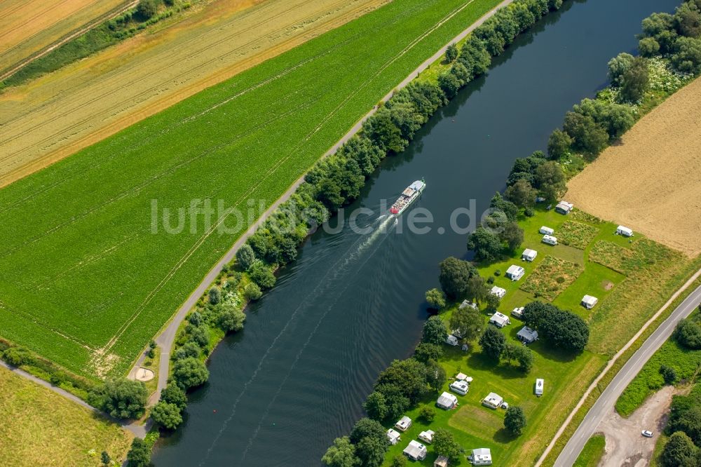 Luftbild Mülheim an der Ruhr - Passagier- und Fahrgastschiff in Fahrt auf dem Flußverlauf der Ruhr in Mülheim an der Ruhr im Bundesland Nordrhein-Westfalen