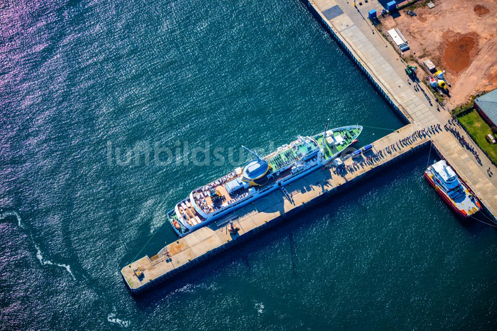 Luftbild Helgoland - Passagier- und Fahrgastschiff MS Funny Girl Reederei Cassen Eils im Südhafen auf Helgoland im Bundesland Schleswig-Holstein, Deutschland