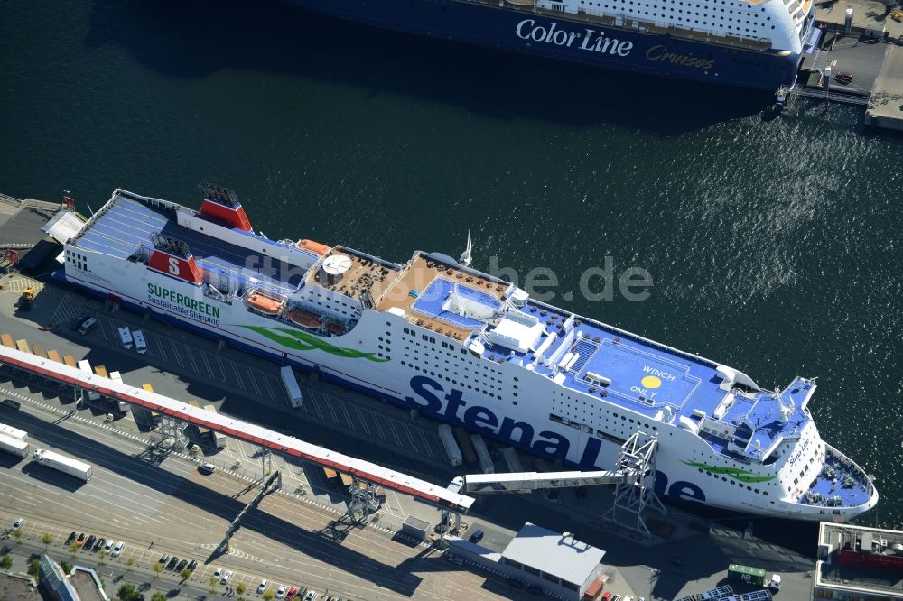 Kiel von oben - Passagier- und Fahrgastschiff und Kreuzfahrtschiff STENA GERMANICA der Stene Line in Kiel im Bundesland Schleswig-Holstein