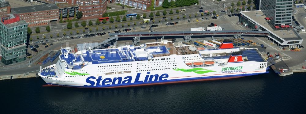 Kiel von oben - Passagier- und Fahrgastschiff und Kreuzfahrtschiff STENA GERMANICA der Stene Line in Kiel im Bundesland Schleswig-Holstein