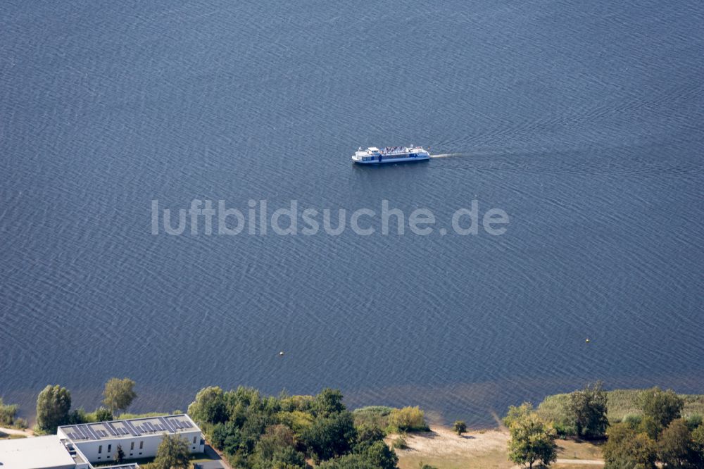 Luftbild Senftenberg - Passagier- und Fahrgastschiff auf dem Senftenberger See in Senftenberg im Bundesland Brandenburg, Deutschland